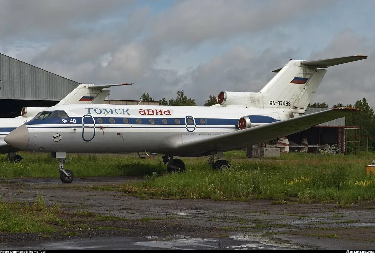 Авиа томск. Томск самолет ан-24б аэропорт. L-410 uvp-e20 2808. Авиа томск. Самолет томск.