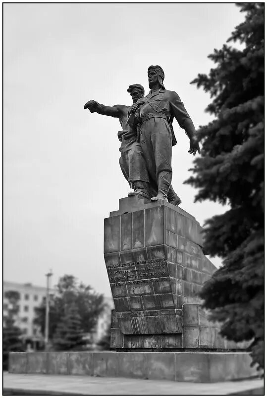 Памятник Уральскому добровольческому танковому корпусу в Перми. Памятник Уральскому добровольческому танковому корпусу. Памятник воинам УДТК. Памятник воинам Уральского добровольческого танкового корпуса.