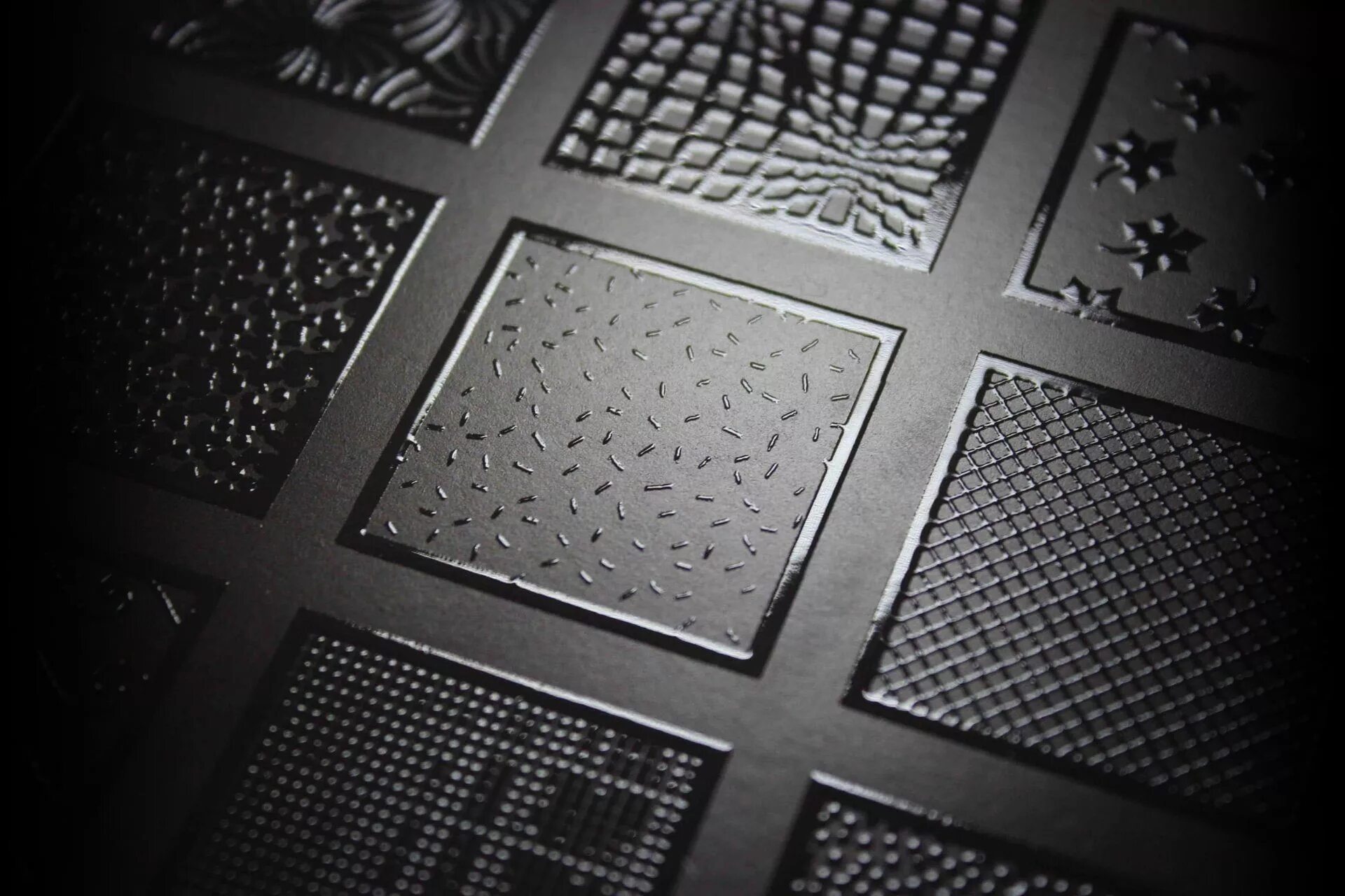 Лакирование в полиграфии. Уф-лак в полиграфии. Лакирование в полиграфии. Объемный уф лак. Уф-лакирование в полиграфии.