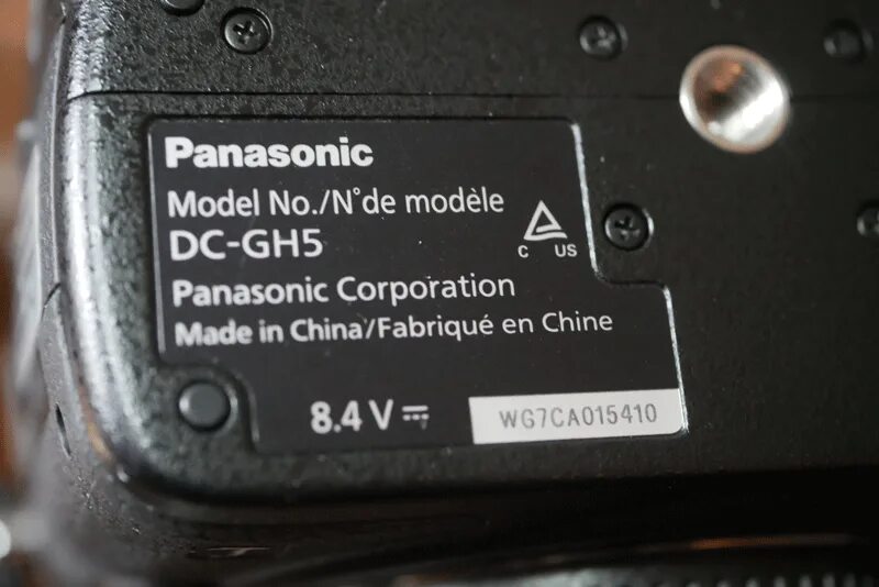 Что значит gh. Panasonic s5 серийный номера. Серийный номер фотоаппарата. Серийный номер на аккумуляторе для фотоаппарата. Серийный номер Panasonic.