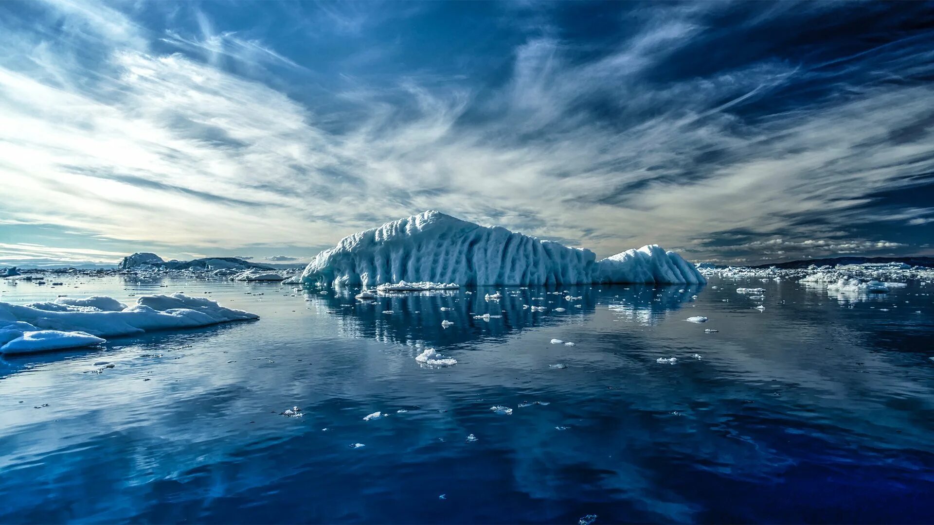 Арктика Ванкувер. Северный полюс айсберги. Лед в океане.