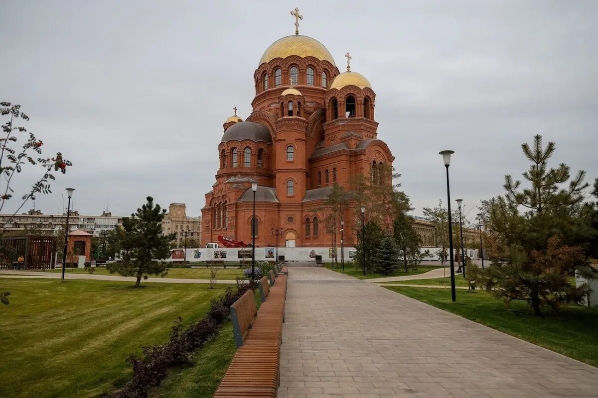 Волгоград собор александра невского фото На месте гранитных трибун на площади Павших Борцов уложат плитку за 93 миллиона