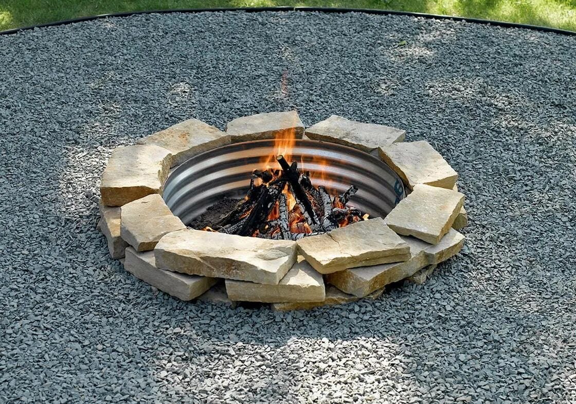 Очаг из бетона. Костровище на даче. Керамзит кострище. Очаг костровище. Костровая яма из шамотного кирпича.
