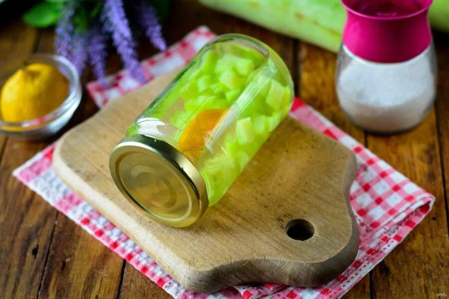 Компот из кабачков на зиму рецепты пальчики. Необычный компот. компот странный. компот из кабачков. кабачковый компот.