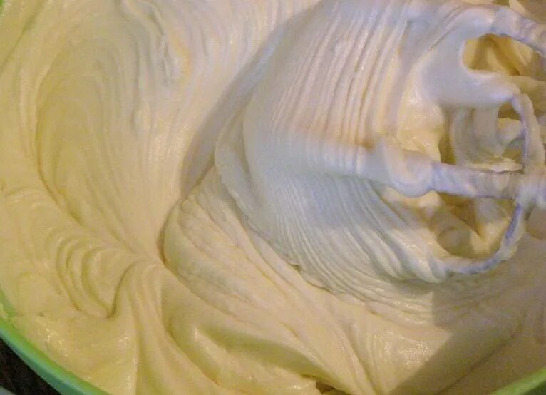 Простой крем из масла. Заварной крем на 500 мл молока. Масляный крем. Вкусный крем для торта. Крем масляный универсальный.