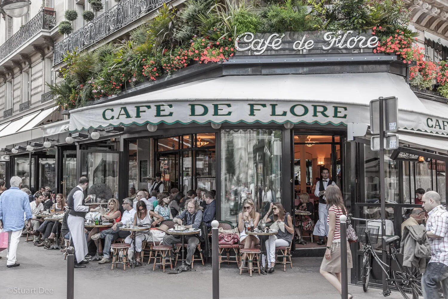 Кафе де Флор кафе в Париже. Cafe de Flore ресторан Париж. Кафе de fleur Париж. Кафе де Флор в Париже фото