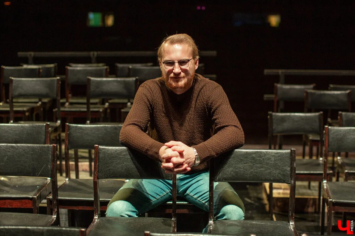 Гущин режиссер иркутск. Владимир кузнецов режиссер. Тарбенкова режиссер драматического театра. Режиссер драматического театра. Доходное место театр драмы екатеринбург.