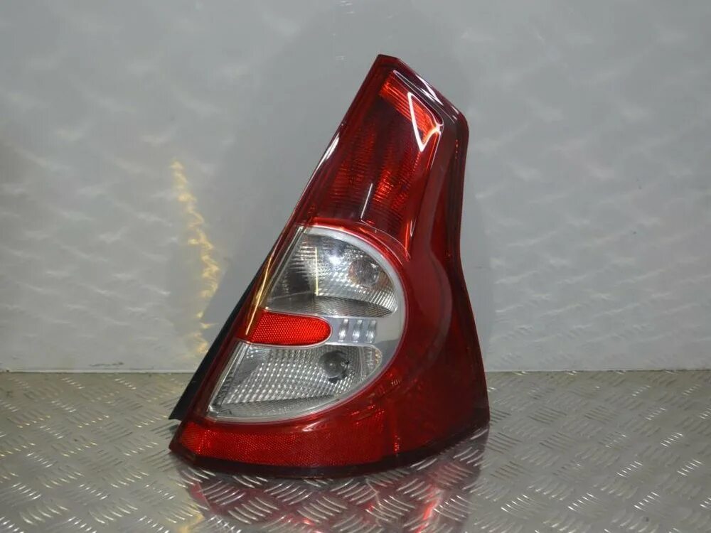 Задний фонарь рено сандеро 1. Renault 8200734824. renault 8200734824 фонарь зад. 8200734824.