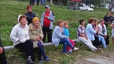 Вся деревня обсуждала последнюю новость люська