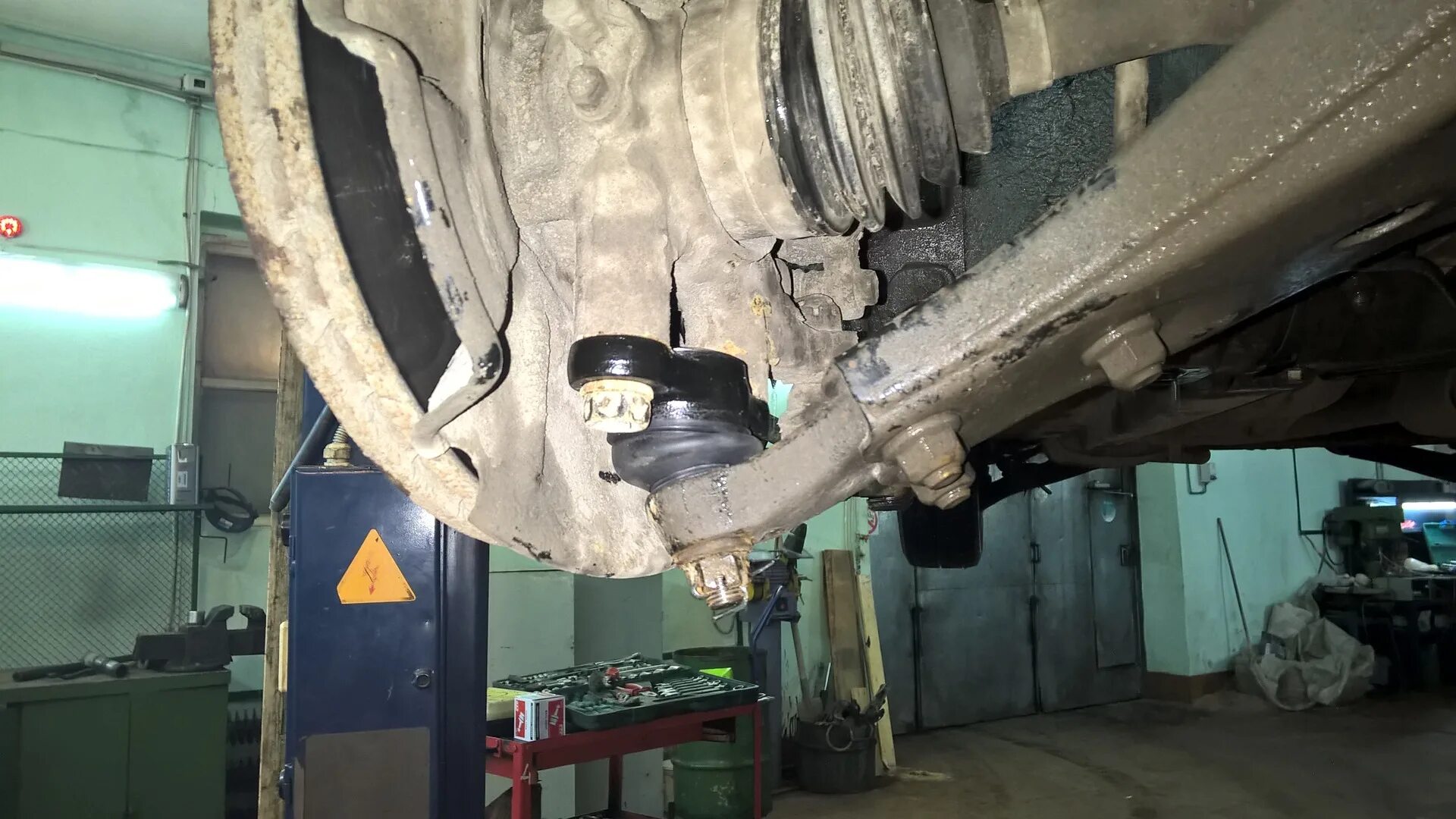 Шаровые elantra 3 2004 года. Размер гайки передней шаровой hyundai elantra 5 2013 год. Тяга шаровой на хендай солярис. Elantra j3 пыльник шруса наружный. Шаровая опора хендай солярис.