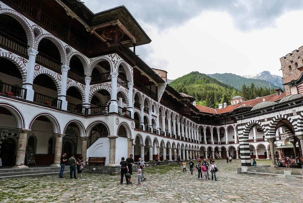 Рыльский монастырь добродетели. Рильский монастырь болгария. Свято никольский монастырь в курской области. Рыльский свято-николаевский мужской монастырь брошюра. Монастырь в рыльске курской области.