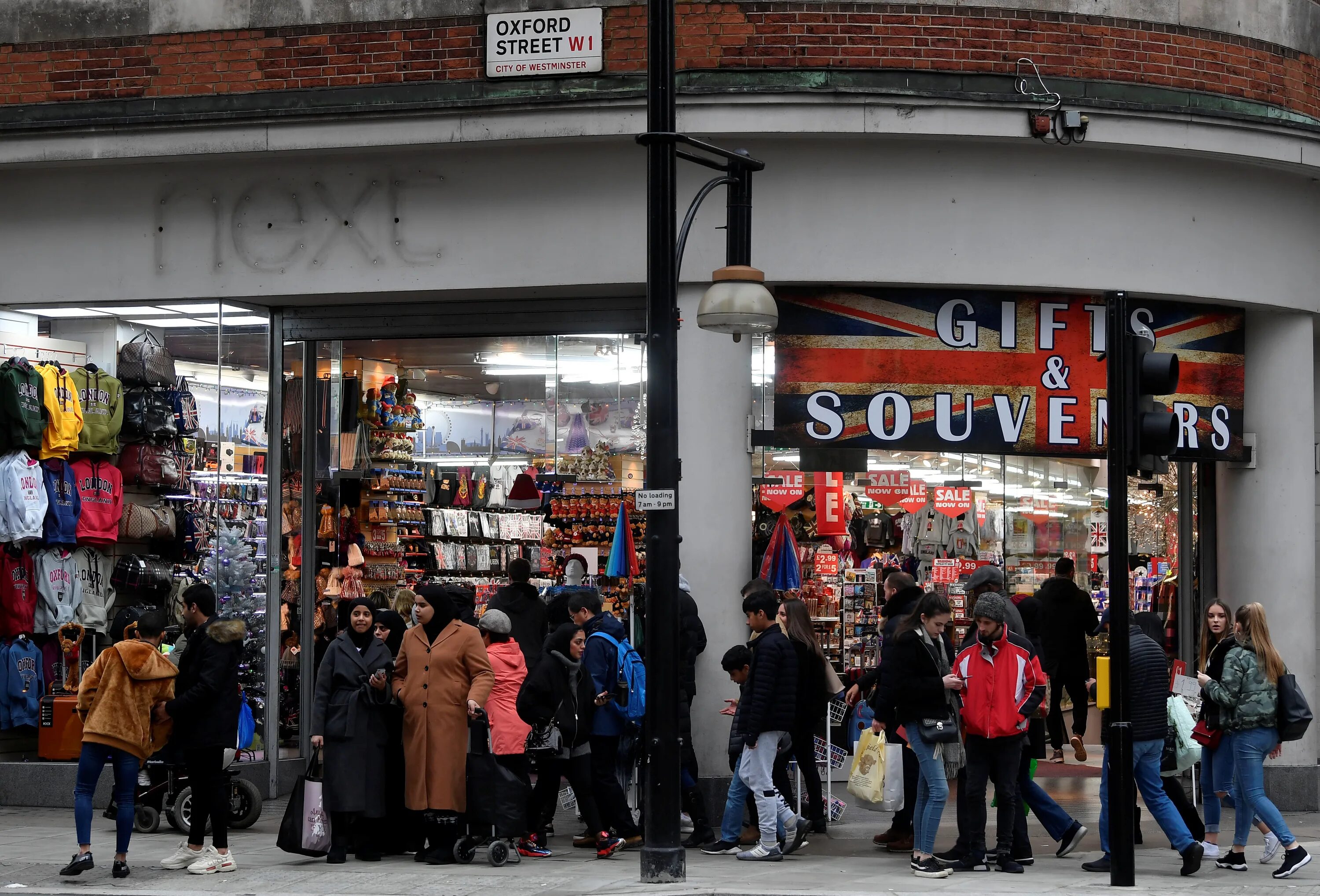 Oxford Street сумки. Магазин next in Britain. Джинсовый магазин в Лондоне на Оксфорд стрит. Oxford street shopping