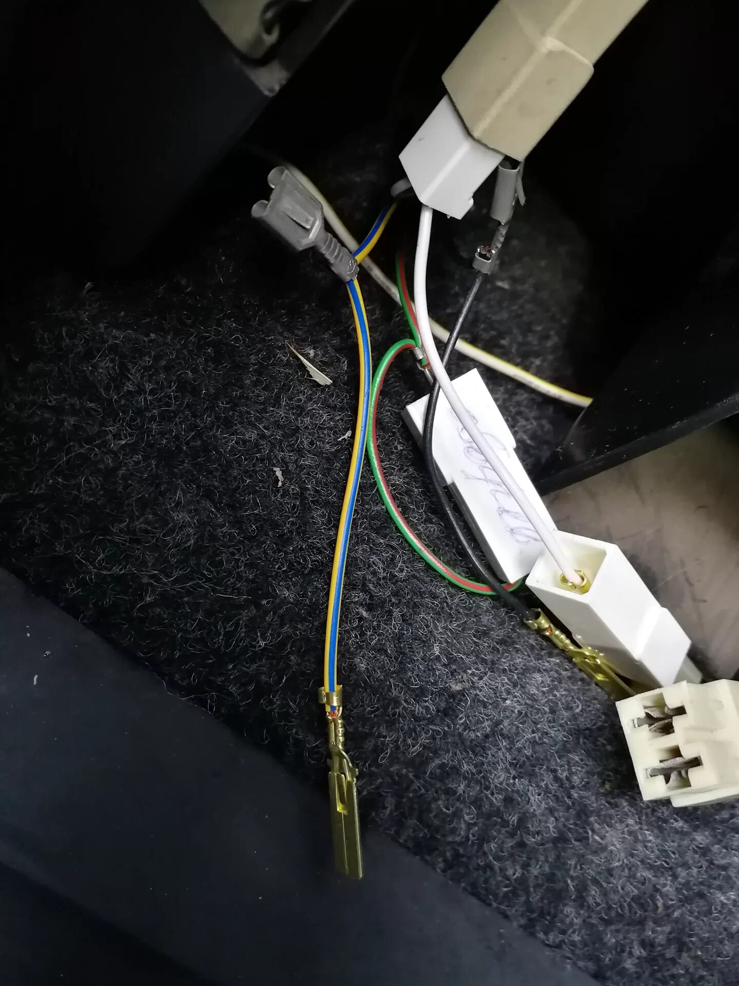 Проводка прикуривателя. Провода на прикуриватель ваз 2110. 2110 проводка прикуривателя. штатная проводка прикуривателя ваз 2110. провода от прикуривателя ваз 2110.