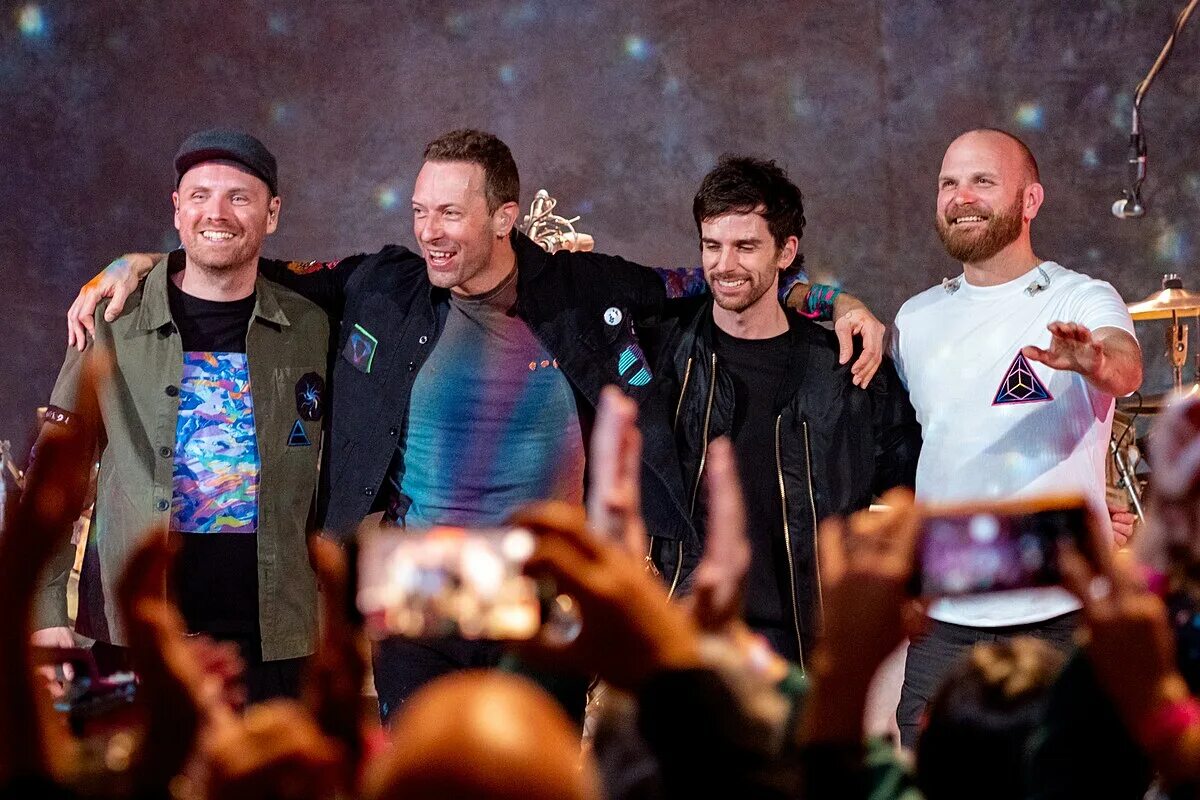 Coldplay times. Колдплей 2025. группа coldplay гастроли 2025. coldplay tour 2025. концерт coldplay.