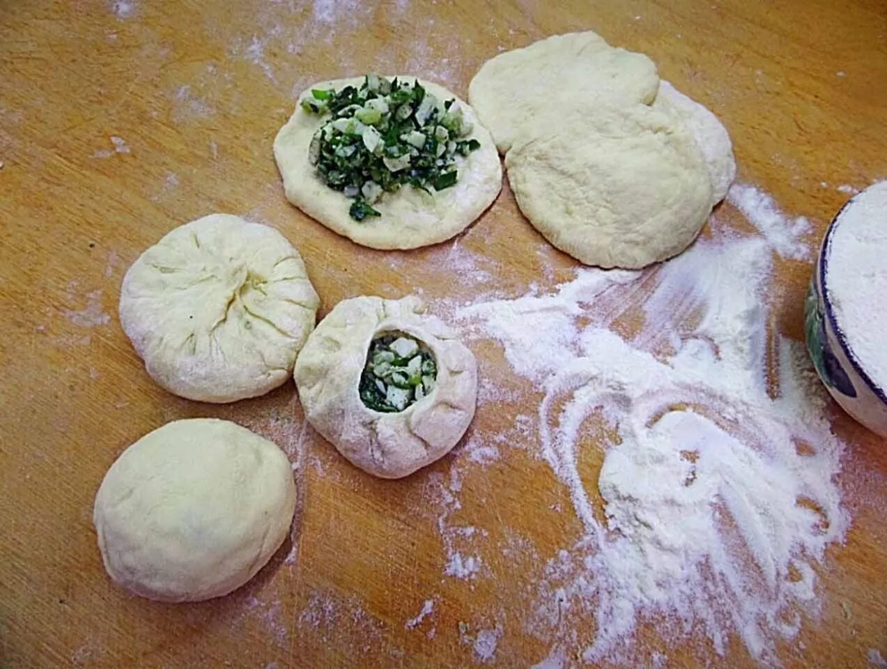Как лепить беляши с мясом. Лепка беляшей. форма беляшей. лепка беляшей с дырочкой. беляши форма лепки.