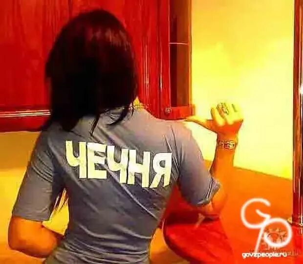 Кавказская девушка в майке. Чеченские девушки. Футболка с надписью чеченка. Девушки в футболке Чечня.