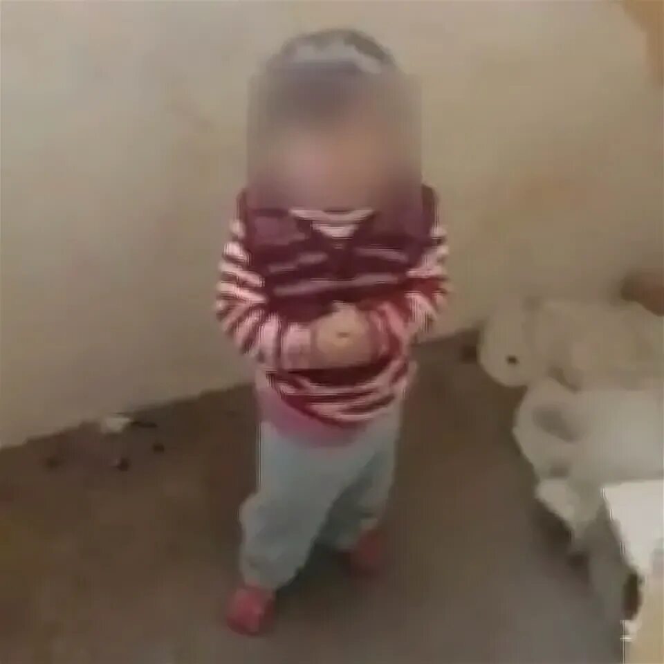 Видео мать избивает. Мать избила ребенка в Казани. Избиение маленького ребенка.