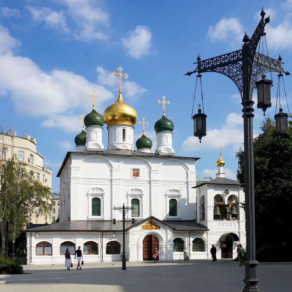 Известные монастыри москвы. Сретенский мужской монастырь в Москве. Сретенский монастырь Трубная. Храм Сретенского монастыря в Москве. Сретенский монастырь Владимирский храм.