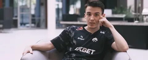 Mira киберспортсмен