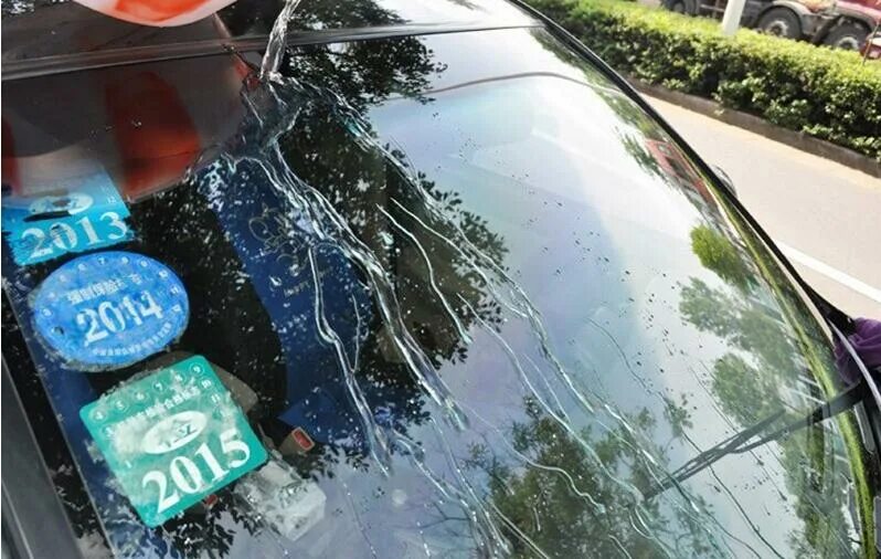На стекла авто от дождя. Щетка для лобового стекла. Тонировка автомобиля. Датчик дождя лобового стекла. Дворники машины на лобовом стекле.