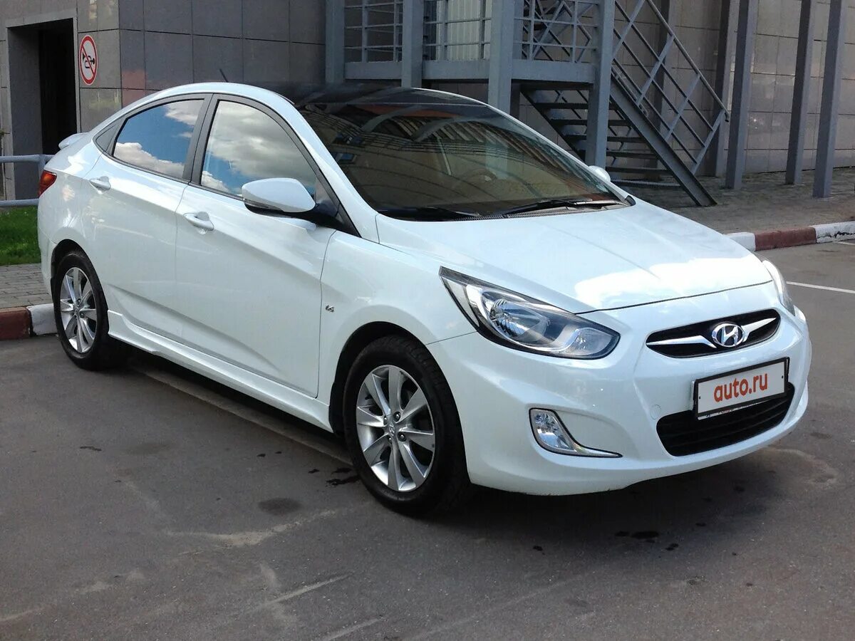 Хендай солярис 2012 1.4. Хендай Солярис 2013 белый седан. Hyundai Solaris 2012. Хендай Солярис 2012 белый. Хендай Солярис 2012 седан.