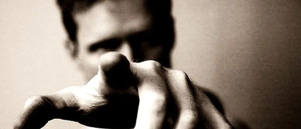 Осуждение представляет собой. Осуждение картинки. осуждаю. фото осуждение человека. осуждает.