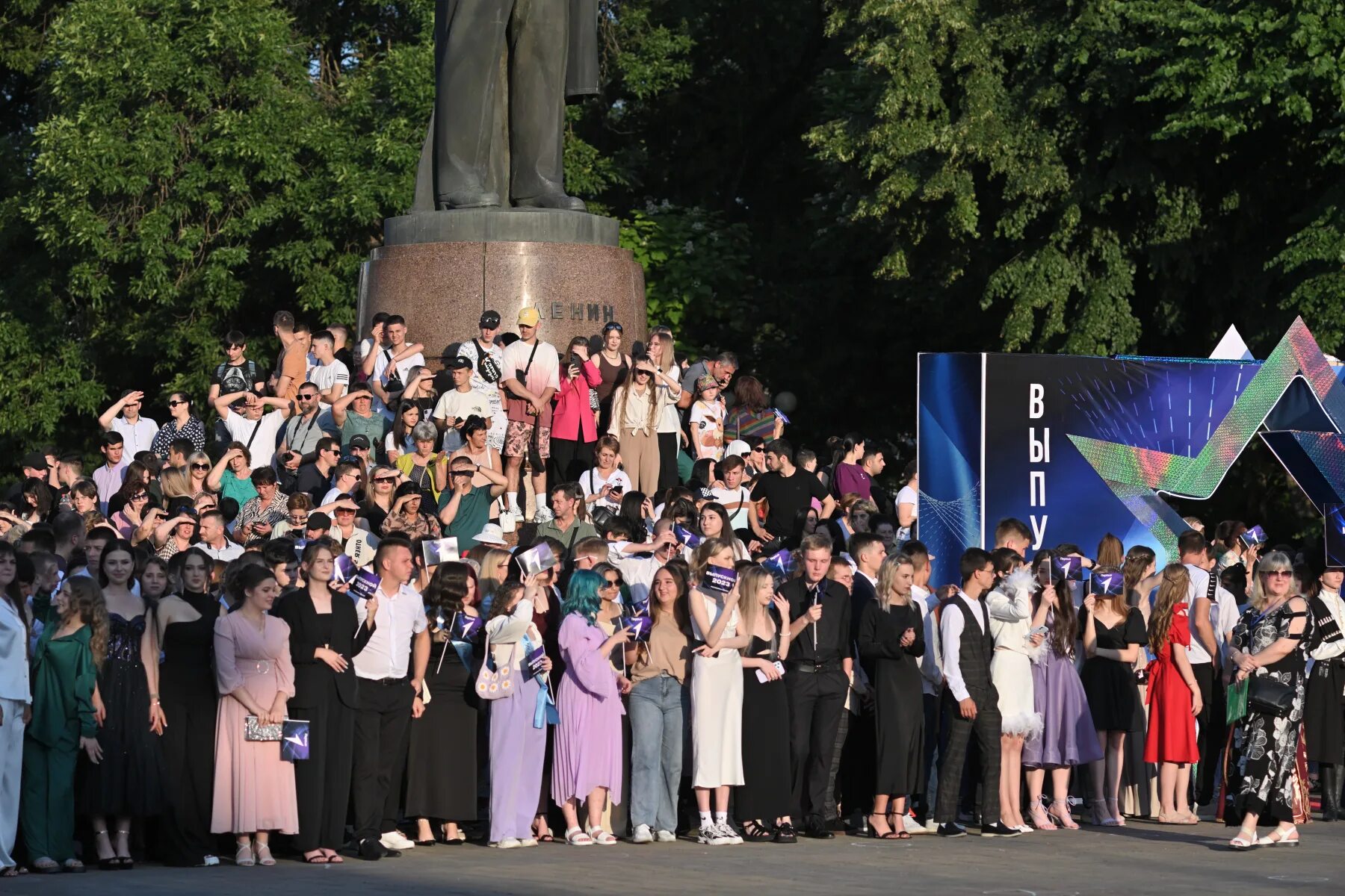 Республиканский выпускной бал 2023 в Адыгее. Республиканский бал выпускников 2023 в Майкопе. Выпускной фото. Выпускной бал в Майкопе.