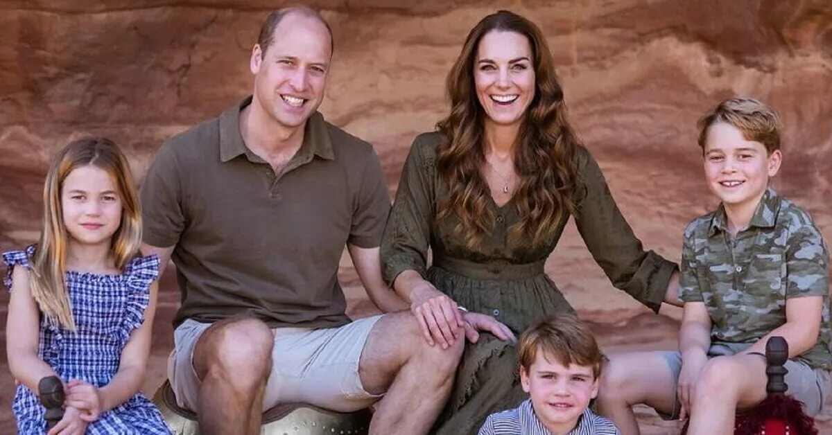 Принц виллиам и кейт. Кейт королевская семья великобритании. Принц джордж кембриджский 2021. Кейт миддлтон с детьми. Принц уильям и кейт миддлтон.