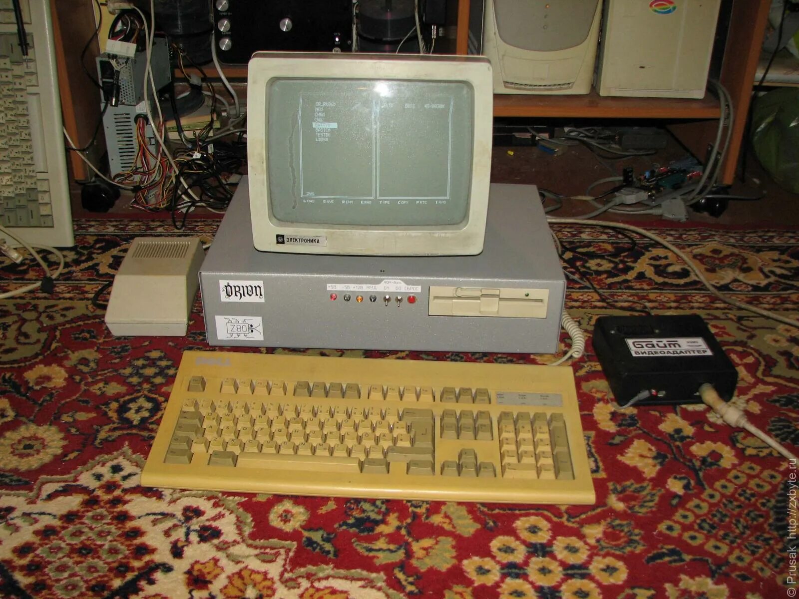 I will buy an old computer with a keyboard and mouse 70-90 can be separately (Re
