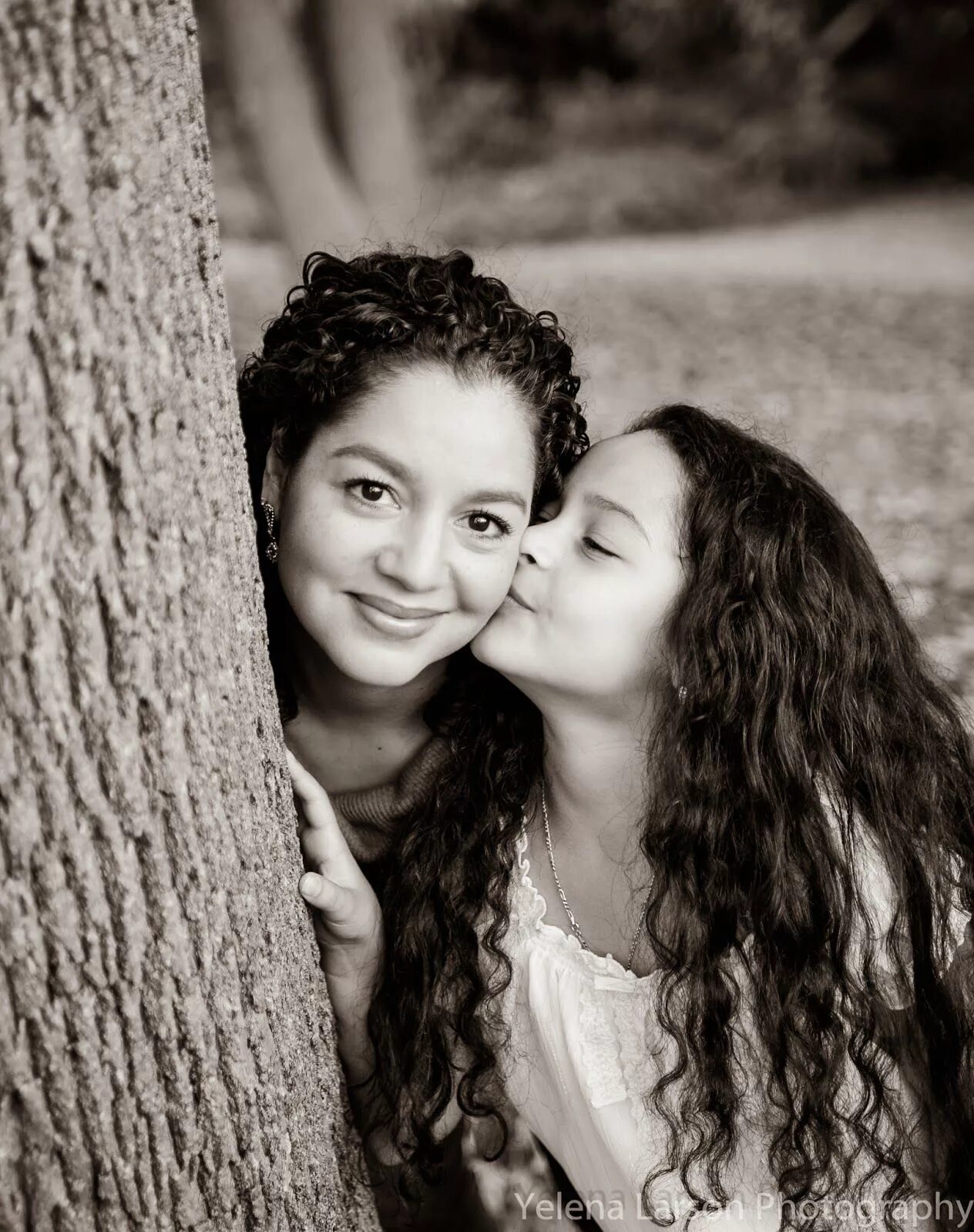 Mommy and daughter. Мама и дочка. Фотосессия мама и дочка. Фотосессия подруг. Позы мама дочь для фотосессии.