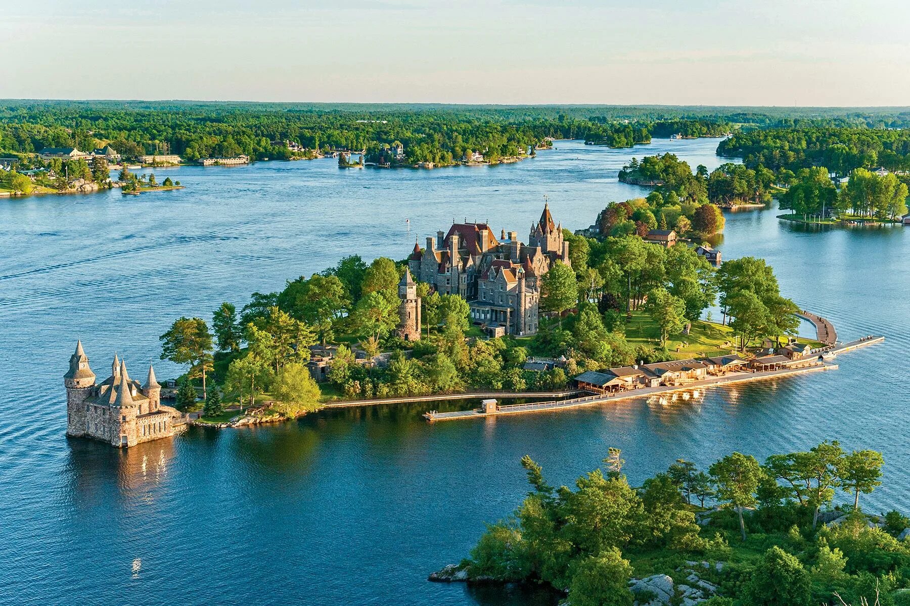 Святого лаврентия какой океан. Замок Болдта (Boldt Castle) // тысяча островов (Онтарио). Река св Лаврентия 1000 островов. Канада замок Болдт. Река Святого Лаврентия Канада.