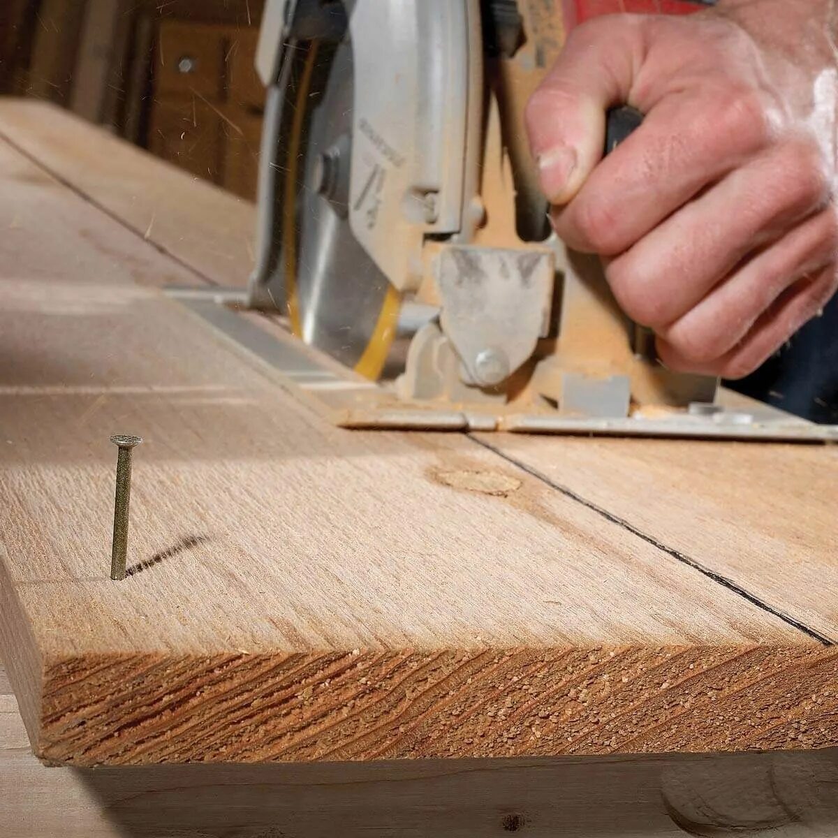 Раскройка древесины. Распил досок. Приспособление для косых резов на циркулярке. Распиловка пиломатериалов. Распил досок.