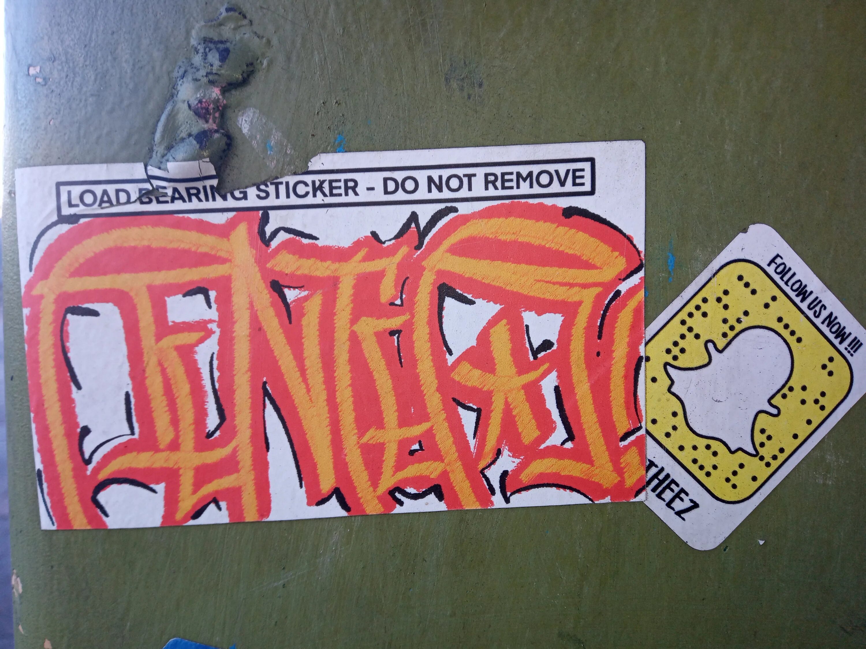 Куча наклеек. Jdm наклейки стикербомбинг. Jdm наклейки стикербомбинг. Jdm наклейки стикербомбинг. Много стикеров на доске.