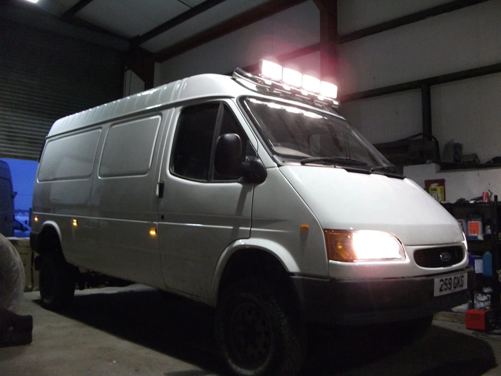 Форд Транзит 4х4. Форд Транзит в рапторе. Ford Transit 4.2 метра. Форд Транзит 2.4.