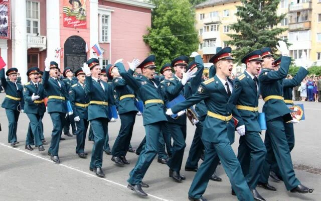 Военный институт факультеты. ПВИ ВВ МВД РФ выпуск 2010. Курсанты ВВ МВД РФ. Саратовский военный институт внутренних войск МВД России. Военный университет выпуск 2014.