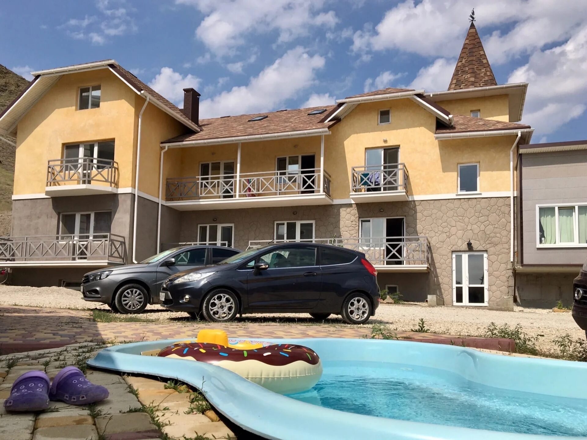 Гд южный дивноморское. Sun beach поповка крым. Пкт курортное коктебель. Ул курортная 31. Ул курортная 31.