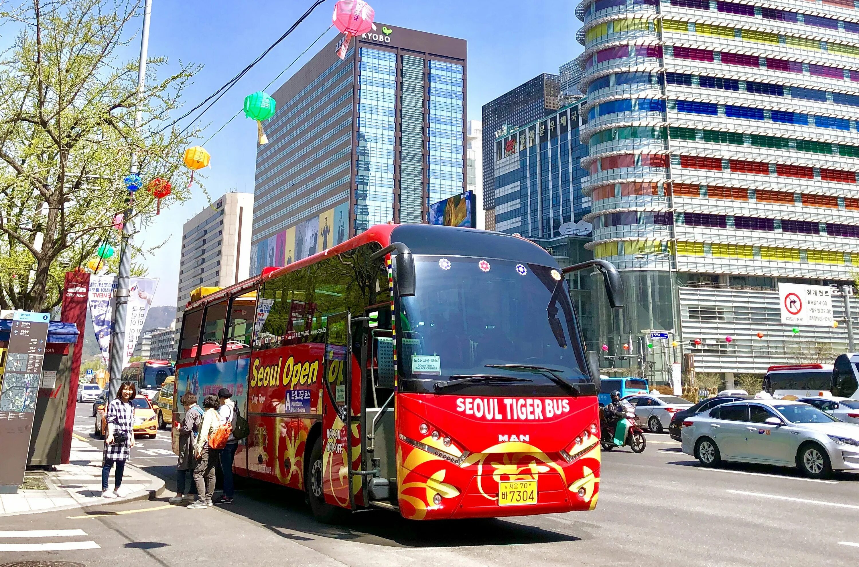 Korean bus. Seoul city tour bus. экскурсионный автобус в корее. автобус тигер. обзорные автобусы по сеулу.
