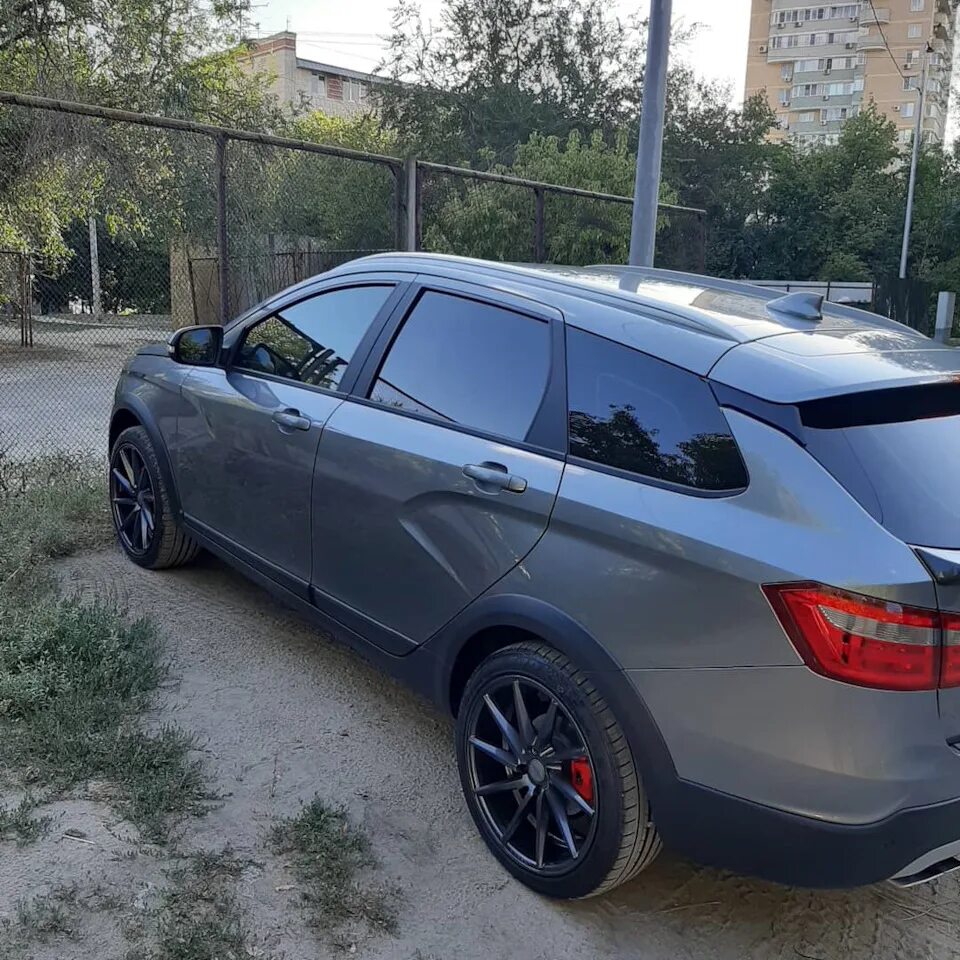Диски на весту св кросс 17 тюнинг Обвес и Диски Lada Vesta SW, 1,6 л, 2018 года тюнинг DRIVE2