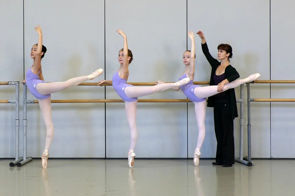 Плие релеве. Урок балета 6. Балетная студия dancesecret. Урок балета 6. Балетная студия dancesecret.
