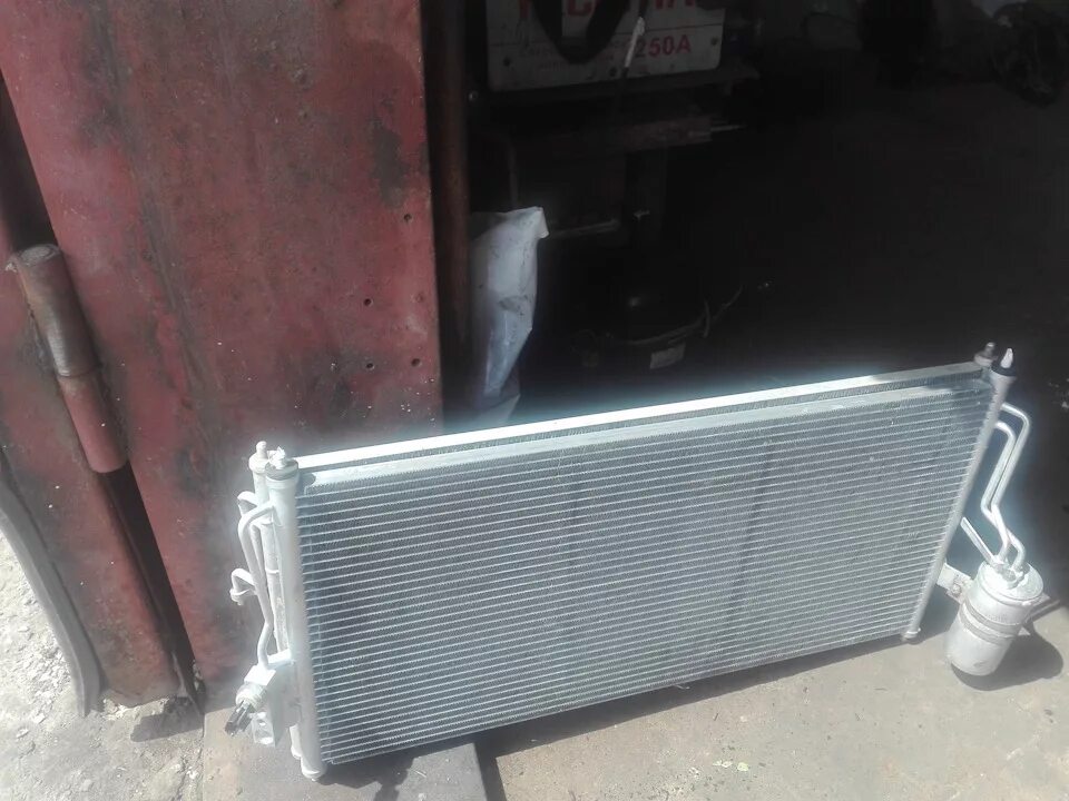 Крепление радиатора ваз 2107. Радиатор от 2109 на 2107. Радиатор охлаждения ваз 2101. Радиатор 2109 карбюратор. Интеркулер на ниву 21214.