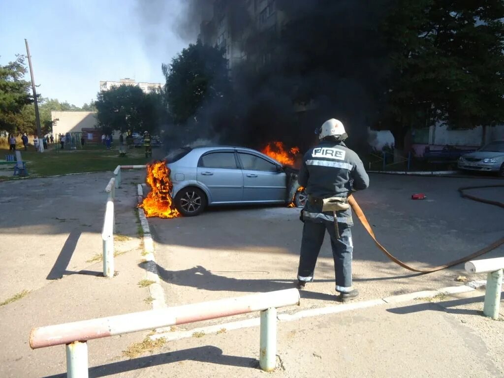 Срочные новости курска сейчас. Горелые машины в Курске. Пожарная машина Курск. Пожар в Курске сегодня.