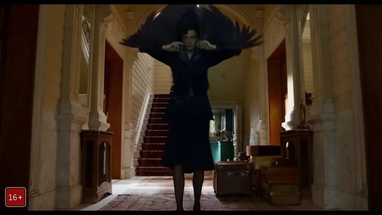 Дом странных детей мисс трейлер. Странные дети миссис пилигрим. Дом странных детей мисс перегрин трейлер монстры. Дом странных детей мисс сапсан. Дом странных детей мисс трейлер.