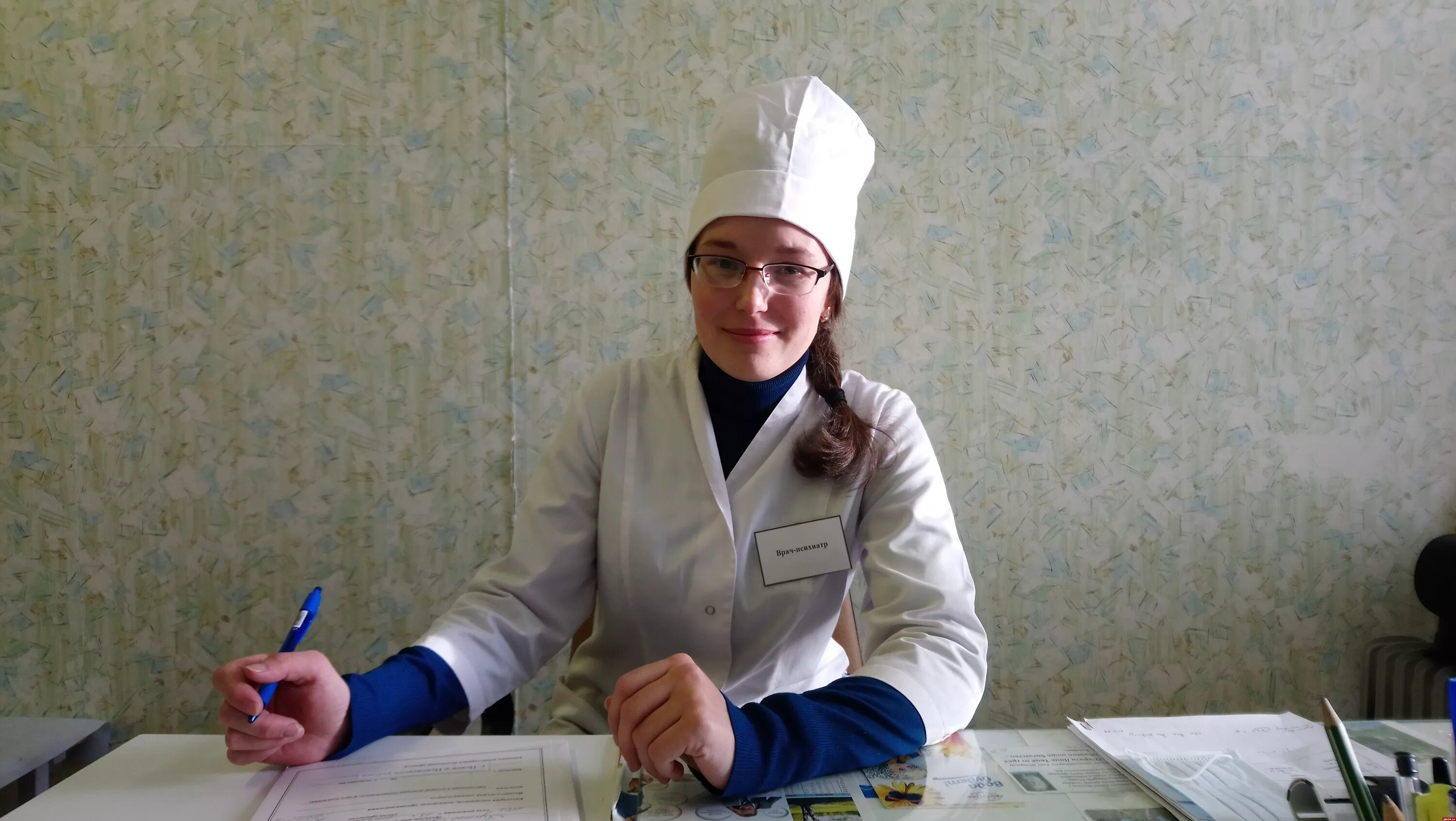 Военный психиатр. Медкомиссия в военкомате. Медсестра военкомата. Медосмотр призывников в военкомате. Медсестры на призывной комиссии.