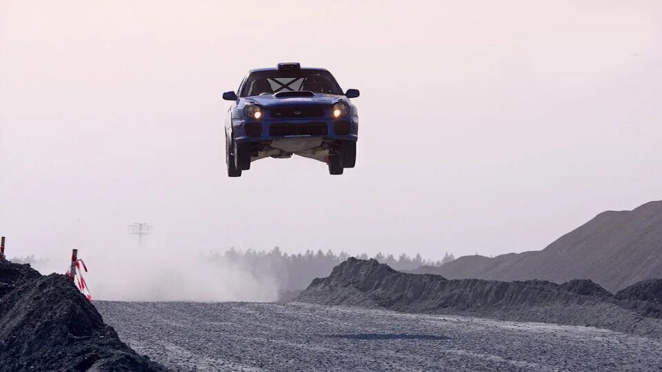 Ваз висевших в воздухе. Ралли Асбест прыжок. Subaru Rally в прыжке. Субару ралли. Трамплин для машин.