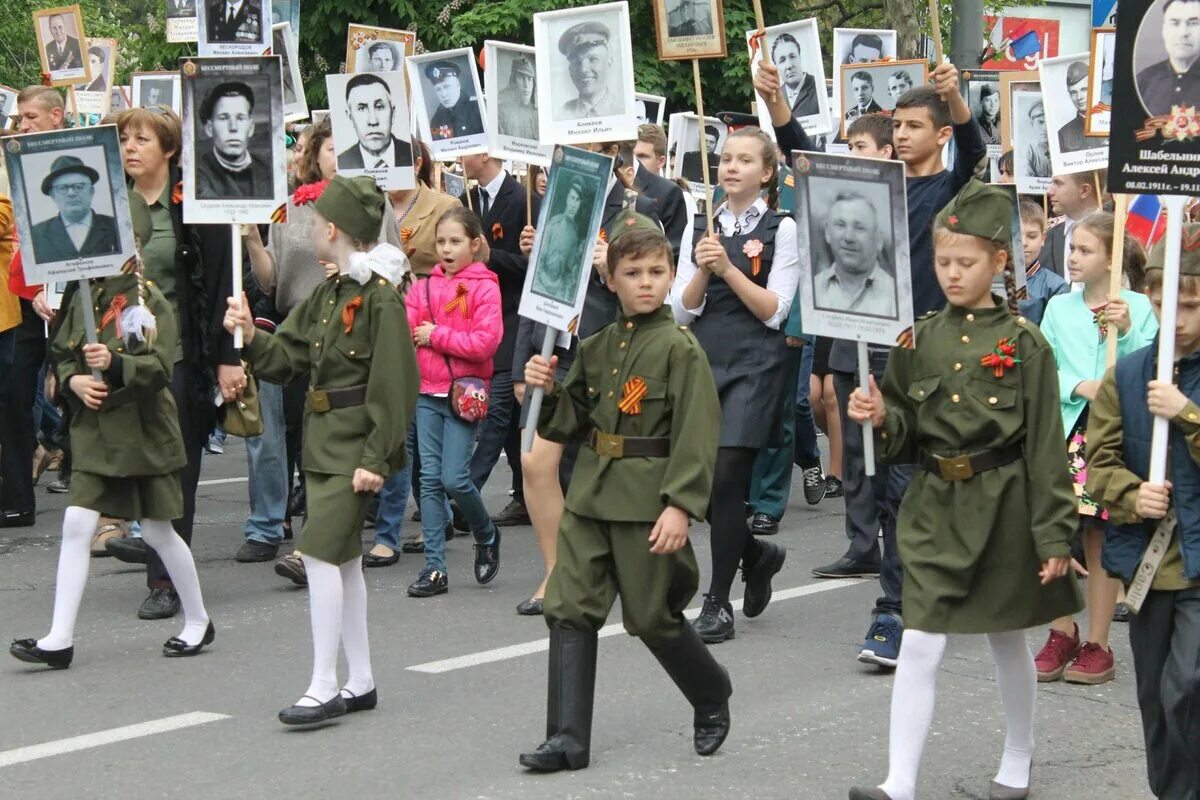 День Победы Бессмертный полк. Победный май Бессмертный полк. Парад Победы Бессмертный полк. Шествие на 9 мая Бессмертный полк. 9 мая ученики