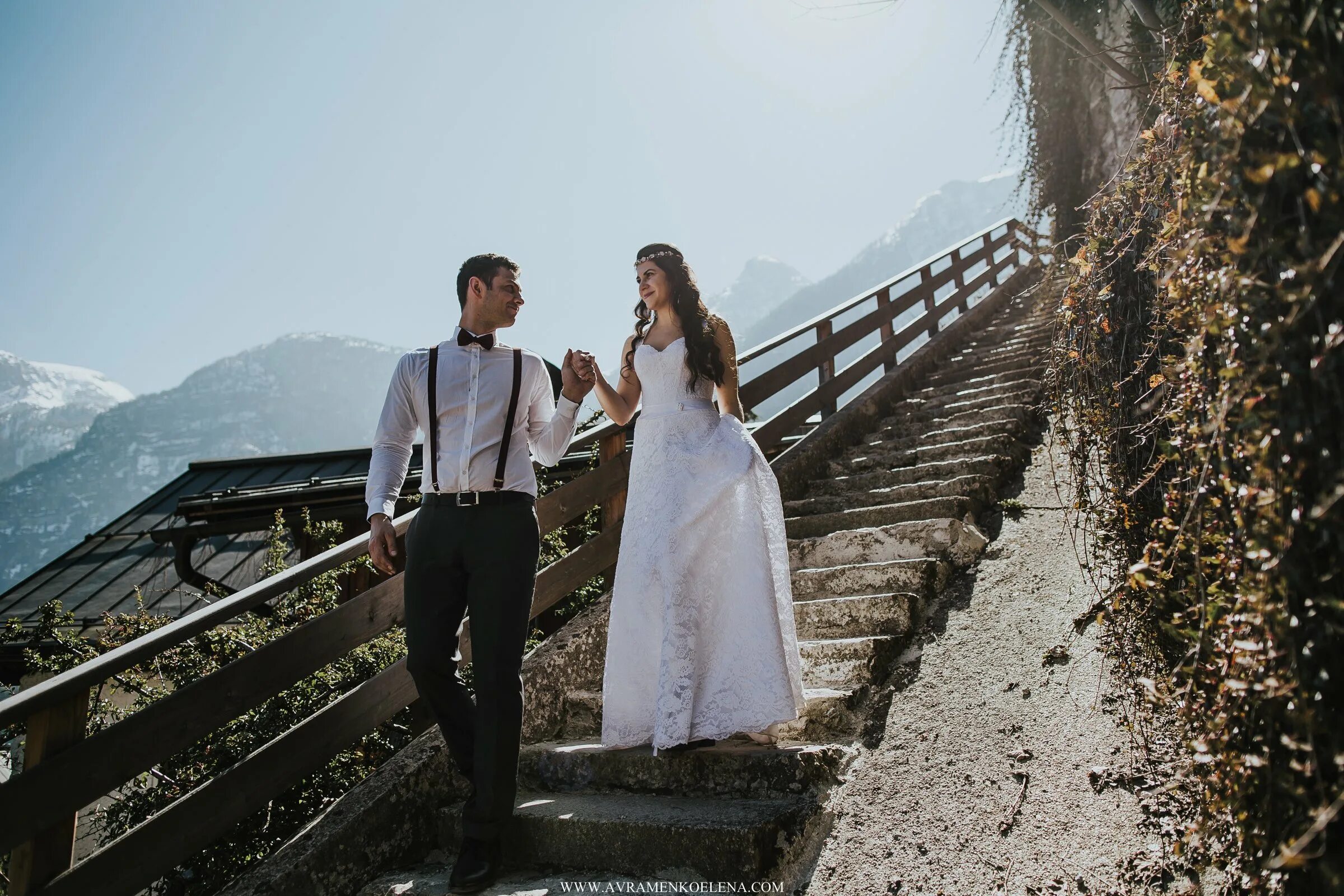 свадьба в горах. австрия невесты. традиционный свадебный наряд в швейцарии. свадьба в горах алтая.