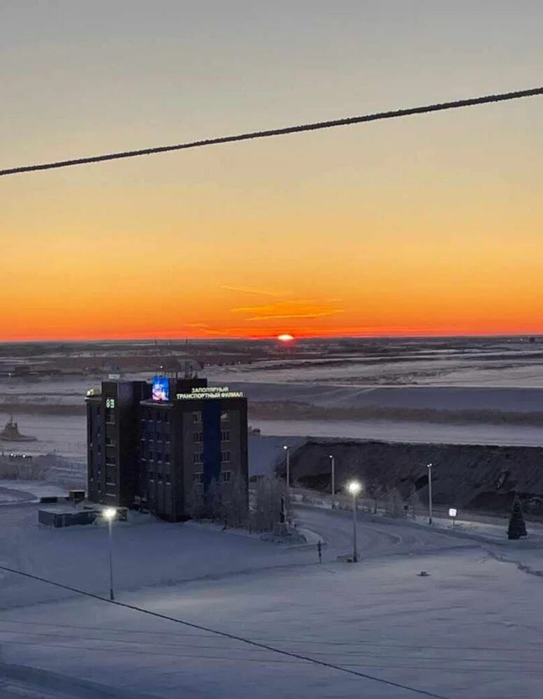 Восход солнца на северном полюсе. Южный полярный телескоп – антарктида. Стела полярный круг в карелии. Тропики и полярные круги. Солнце севера.
