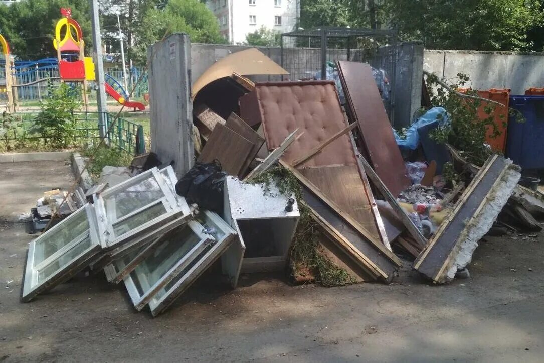 Крупногабаритная помойка. Крупногабаритная помойка. Крупногабаритная помойка. Пухто 8м3. Строительные отходы.
