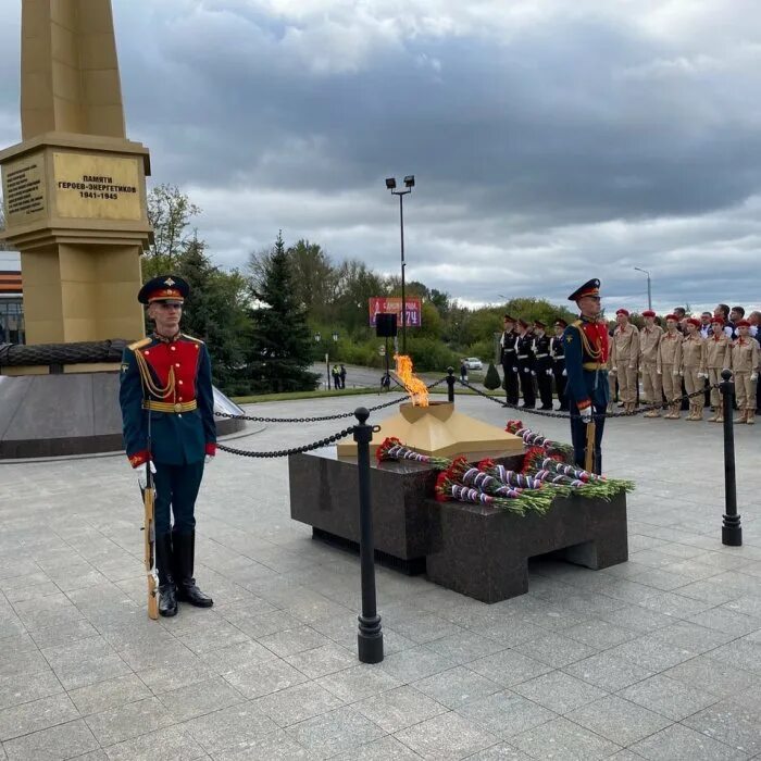 Память тульская область. Мемориал героям Энергетикам Тула. Мемориальный комплекс героев Энергетиков Тула. Мемориальный комплекс героям Тула Менделеевский поселок. Мемориал памяти героям Энергетикам Тула.