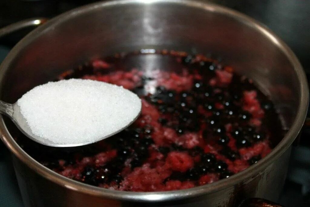 кисель из ягод. кисель из замороженных ягод. домашний кисель из крахмала и замороженных ягод. домашний кисель из крахмала и замороженных ягод. кисель из крахмала и замороженных ягод.